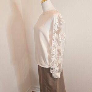 Lace Sleeve Sweatshirt Top Womens M Cream Crew Neck Casual Pullover